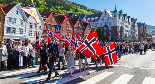 17. květen v Norsku: Oslava Dne ústavy, tradice a zvyky a jedna velká párty!
