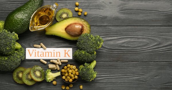 Co obsahuje vitamín K? Zásobte svou lednici zelenými potravinami!