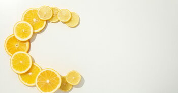 Denní dávka vitamínu C: důležitá je i kvůli kostem