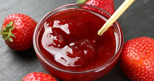 Flambované jahody s krémovým mascarpone