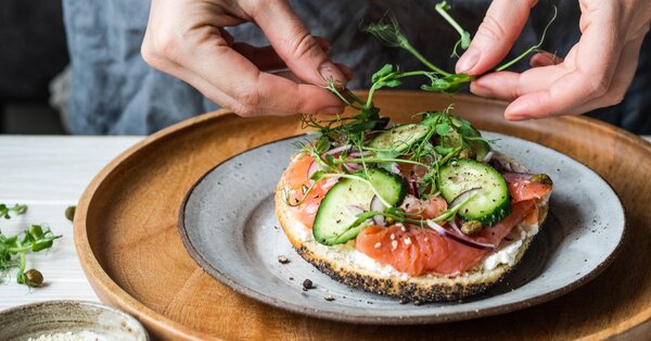 Sendvič s lososem a okurkou