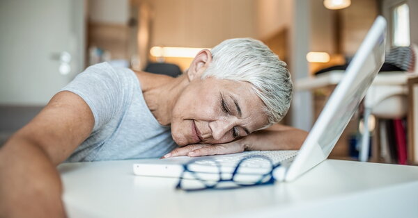 Únava v menopauze: Když nám energie najednou mizí