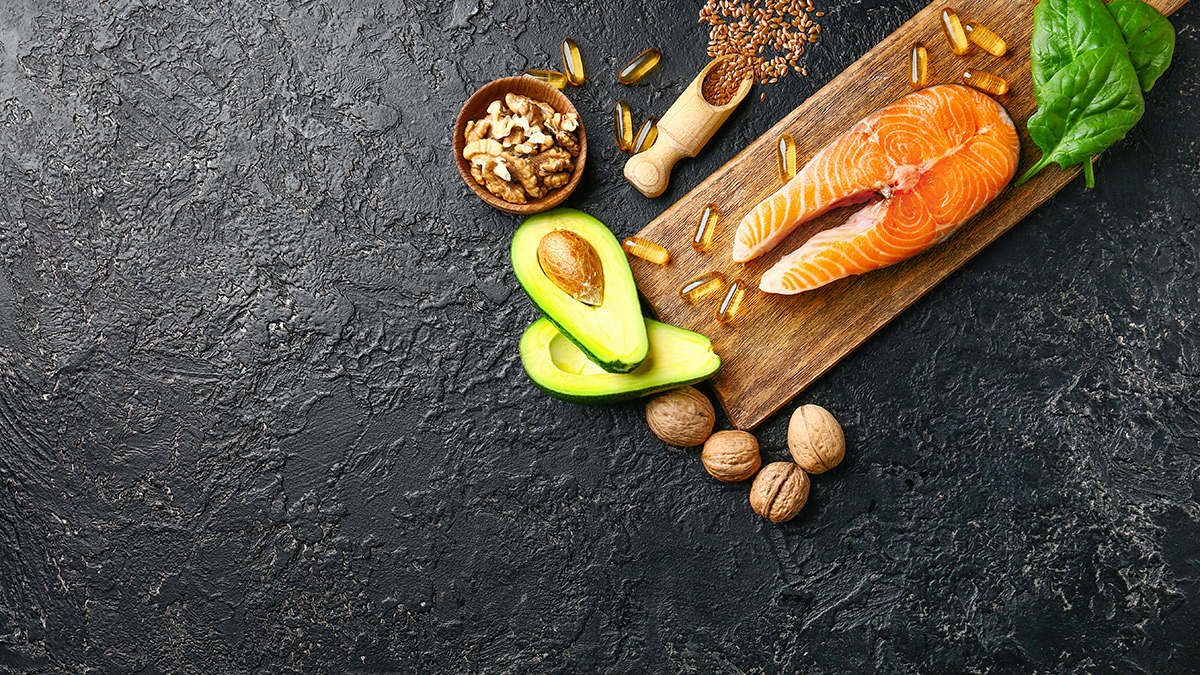 Rybí tuk v kapslích společně s potravinami bohatými na omega-3